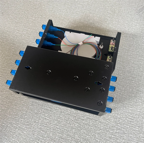 Polish fiber optic cable junction box for security applications